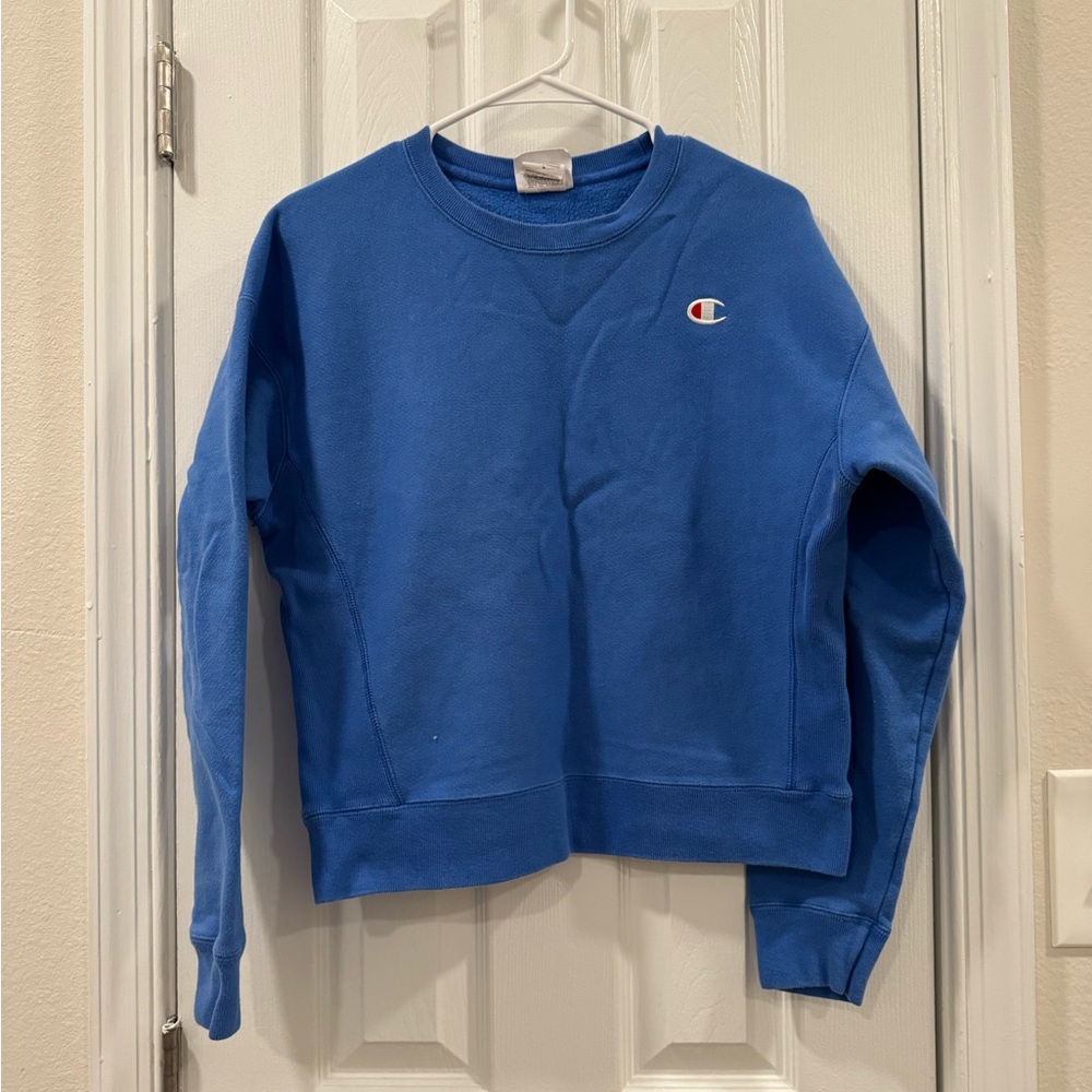 Vintage Champion Women's Blue Sweatshirt